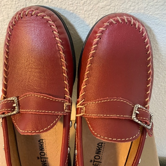 NEW! Minnetonka Moccasins Red Size 5 - Picture 8 of 10